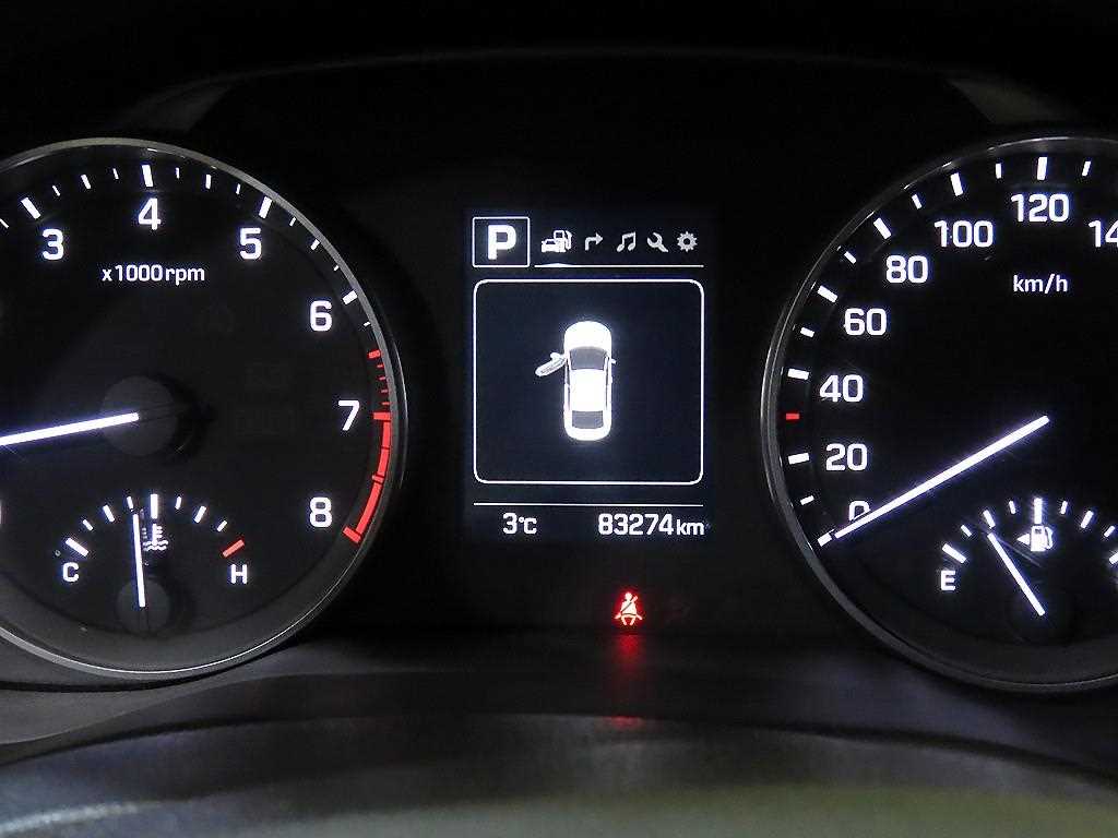 HYUNDAI Avante - Vista 9