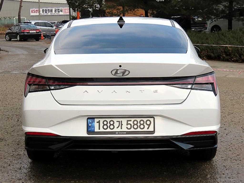 HYUNDAI Avante - Vista 4
