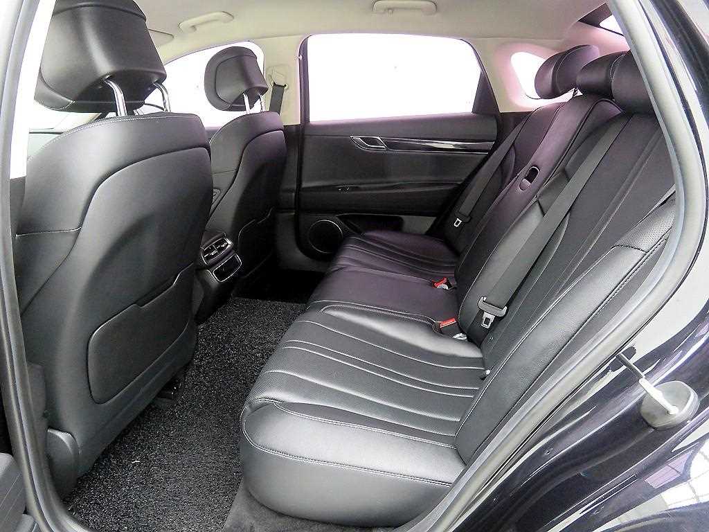 Genesis G80 - Vista 8