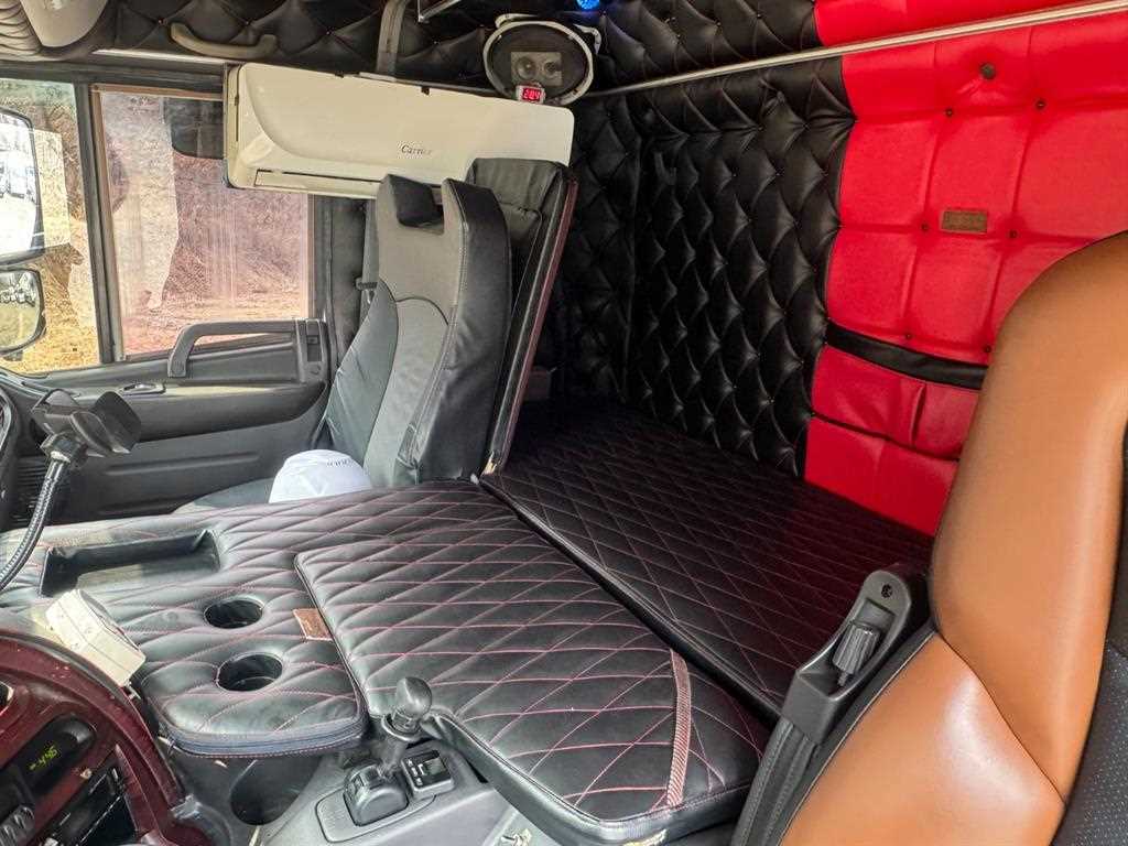 medium and large cargo truck - Vista 11