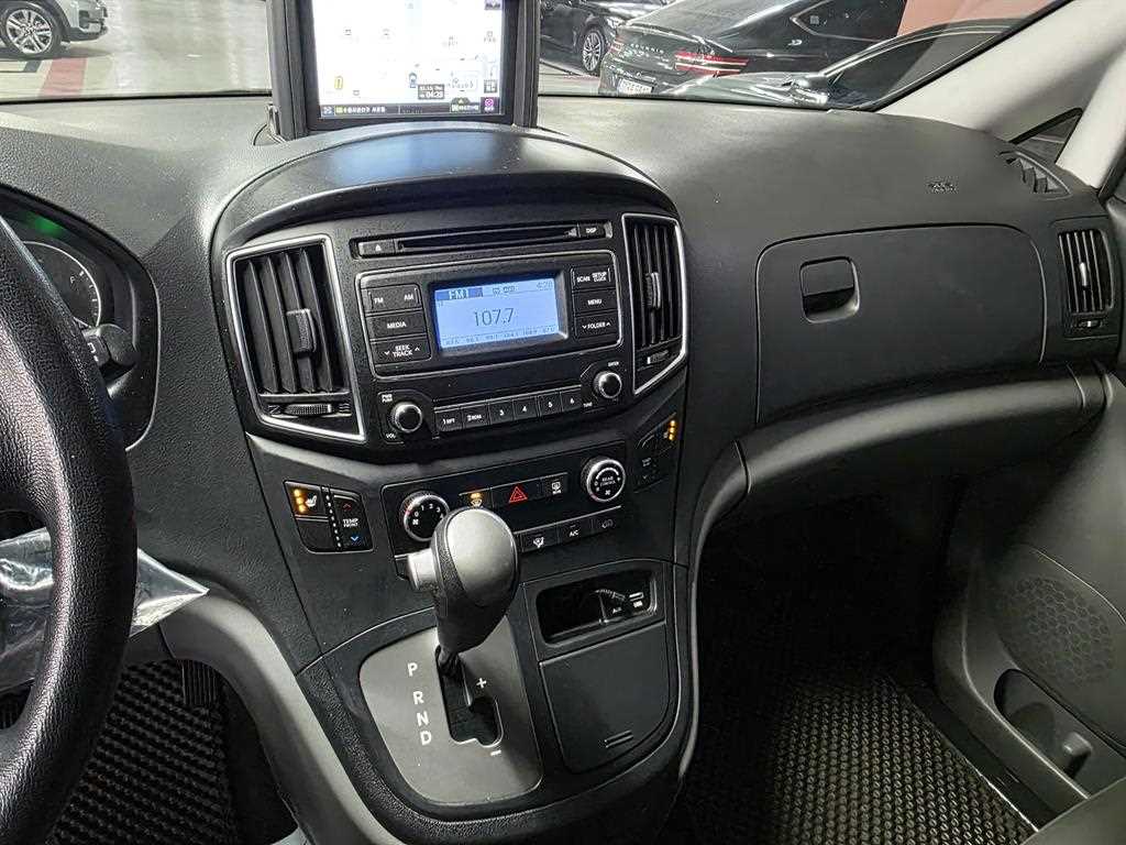 HYUNDAI Starex 2018 Gris - Importación desde Corea - HF Imports Iquique - Foto 13