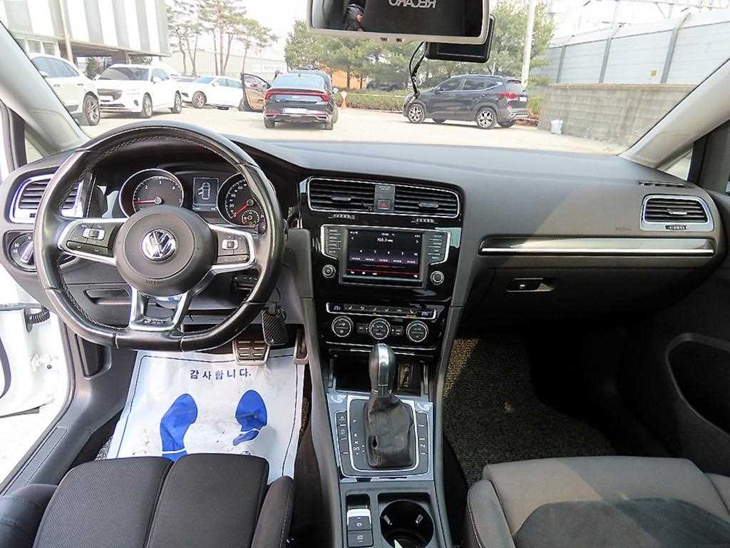 Volkswagen Golf - Vista 7