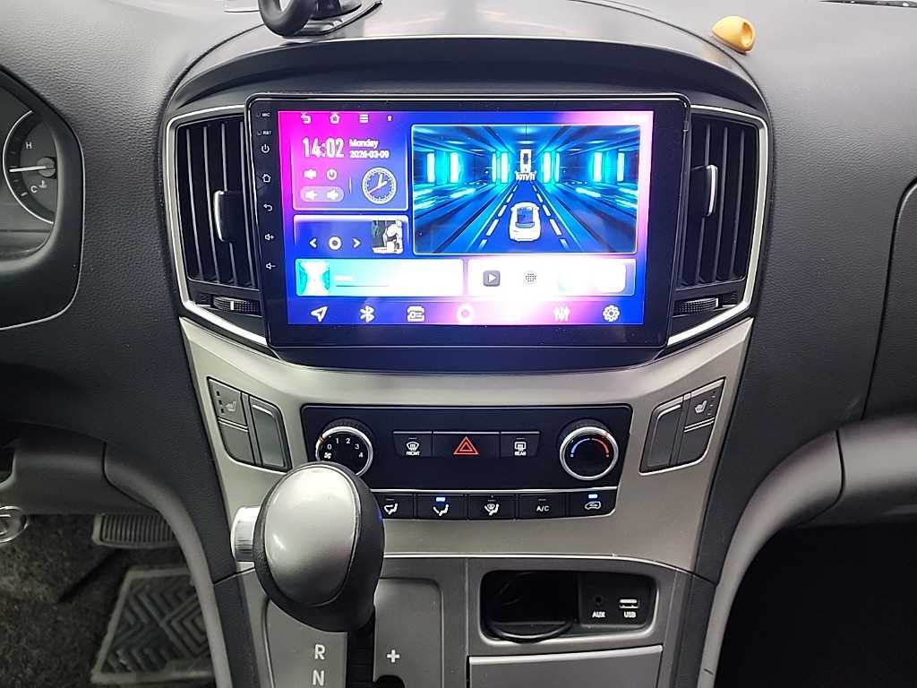 HYUNDAI Starex - Vista 10