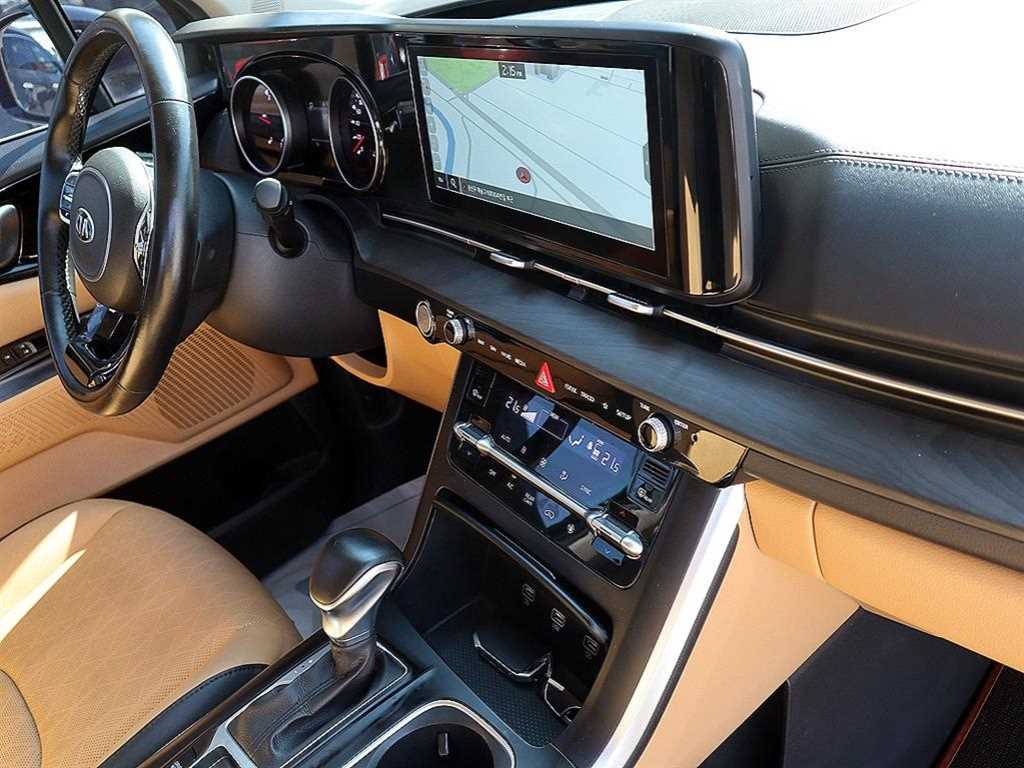 KIA Carnival - Vista 11