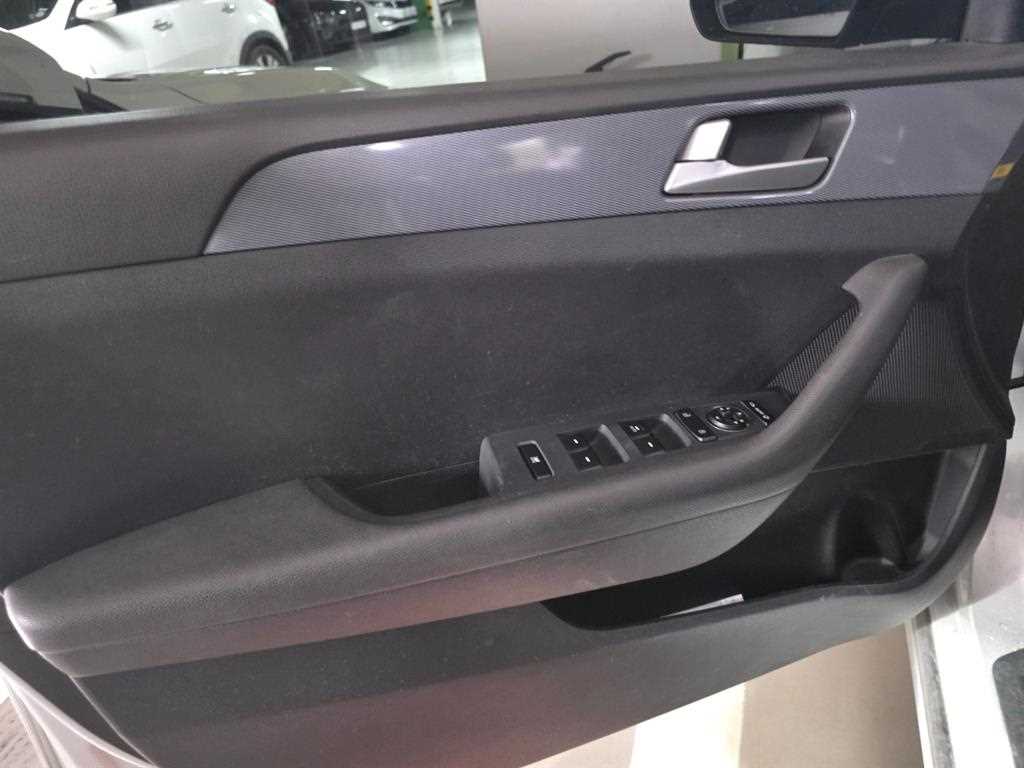 HYUNDAI Sonata - Vista 8