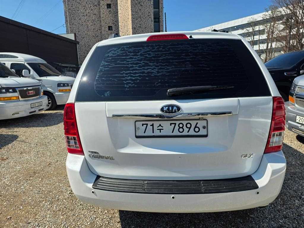 KIA Carnival - Vista 5