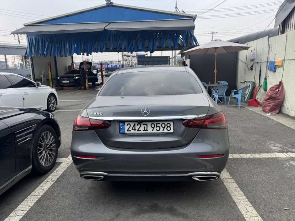 Mercedes Benz E class - Vista 3