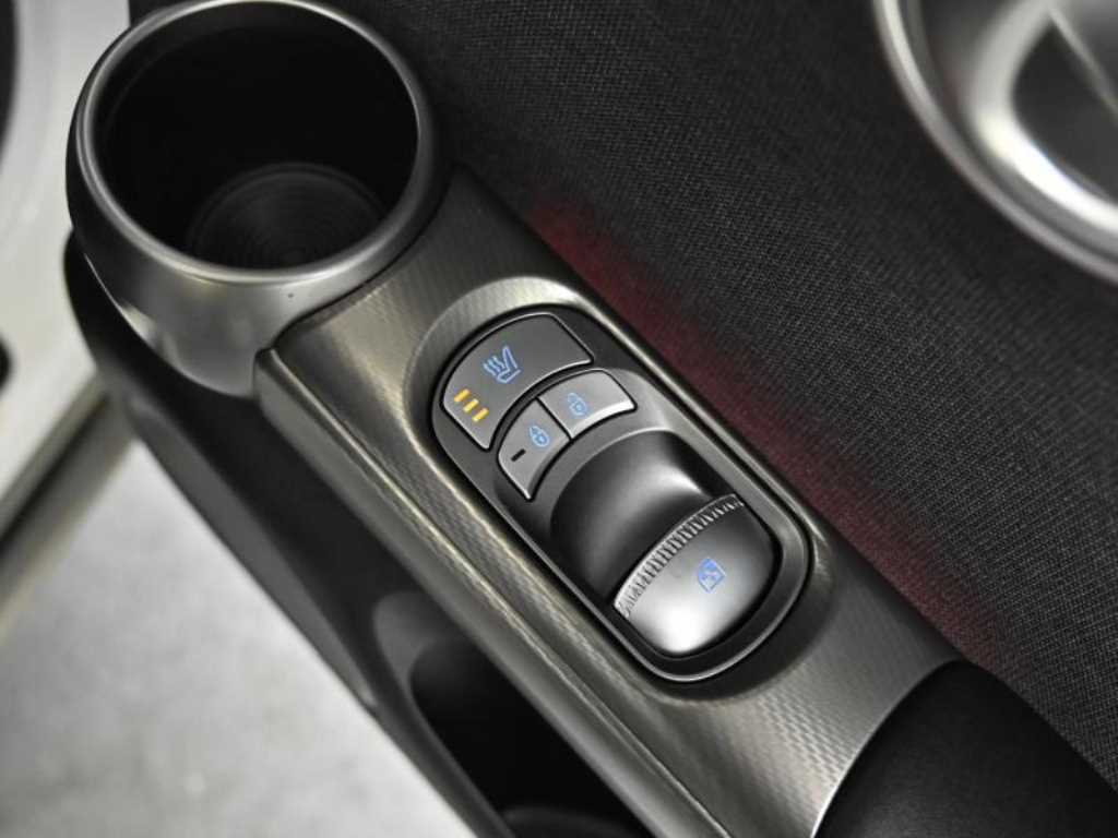 Genesis GV60 2022 Blanco - Importación desde Corea - HF Imports Iquique - Foto 16