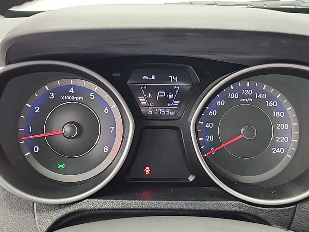 HYUNDAI Avante - Vista 5