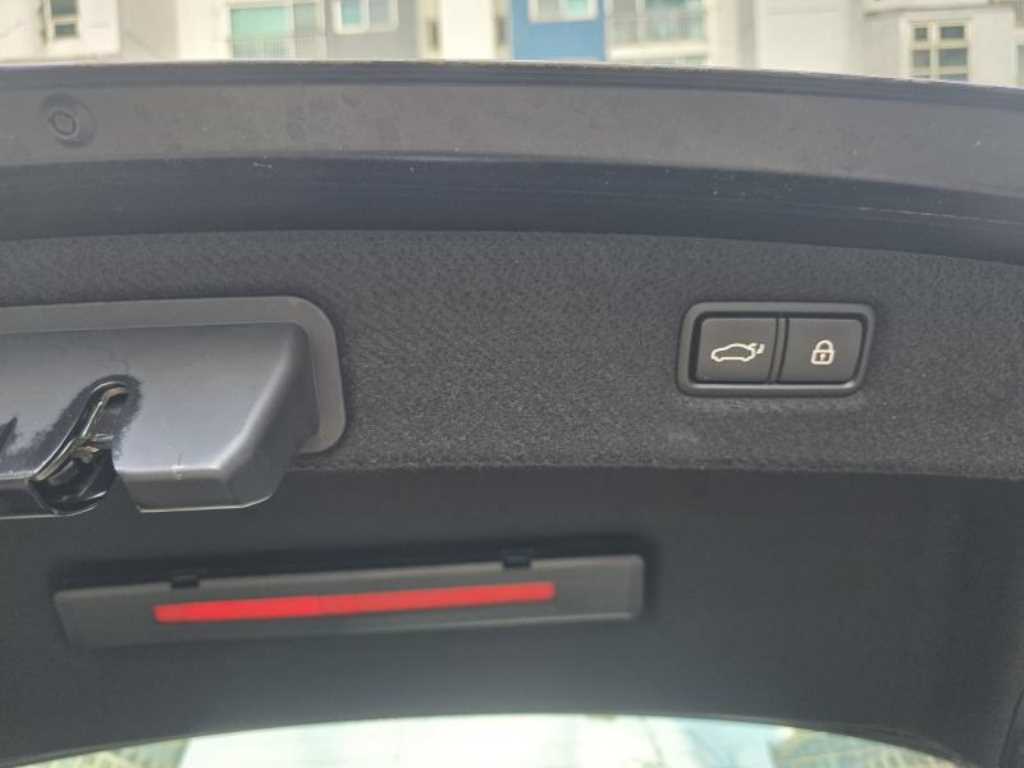 Genesis G90 - Vista 11