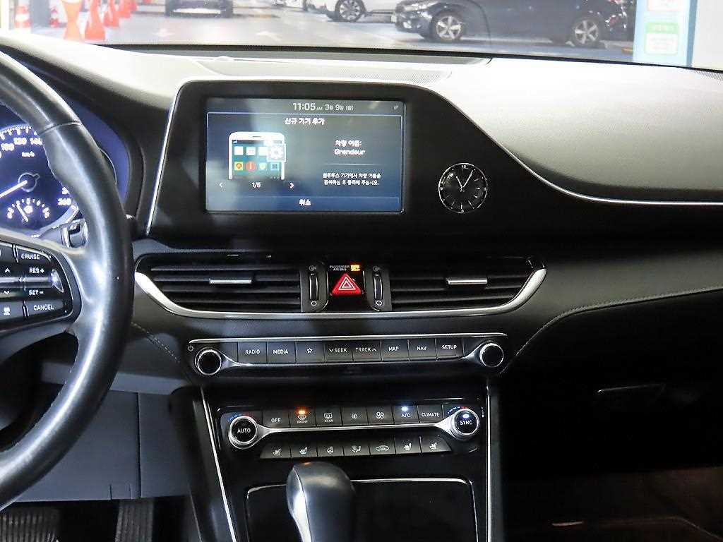 HYUNDAI Grandeur - Vista 11