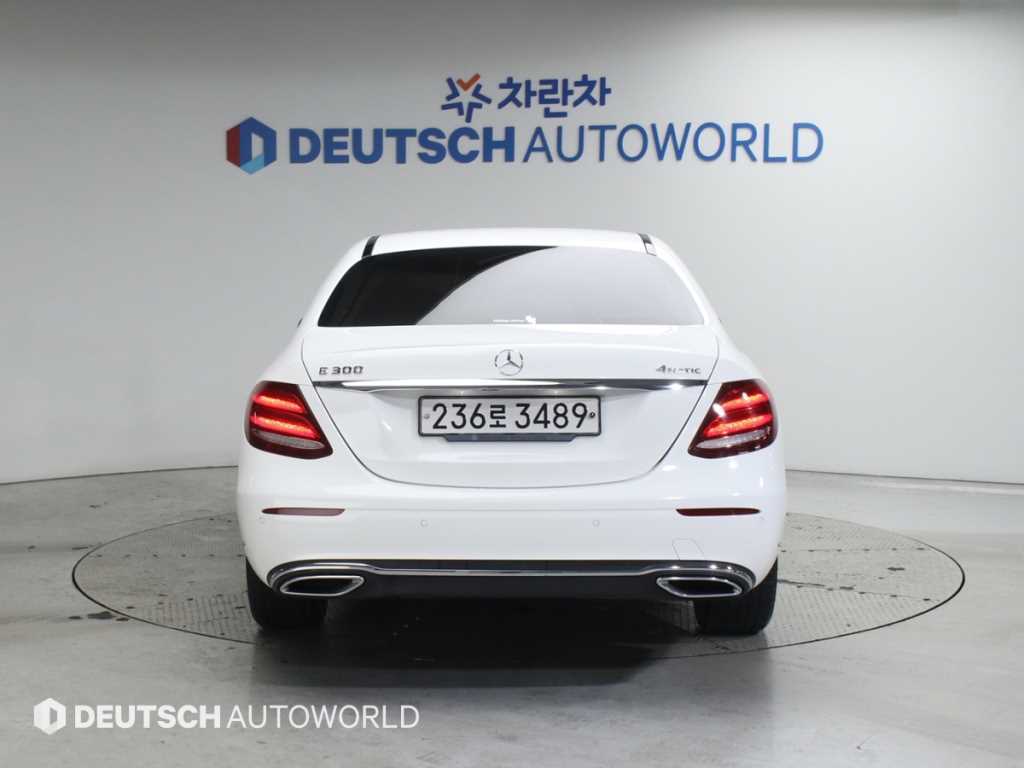 Mercedes Benz E class - Vista 4