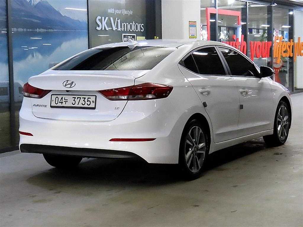 HYUNDAI Avante - Vista 4