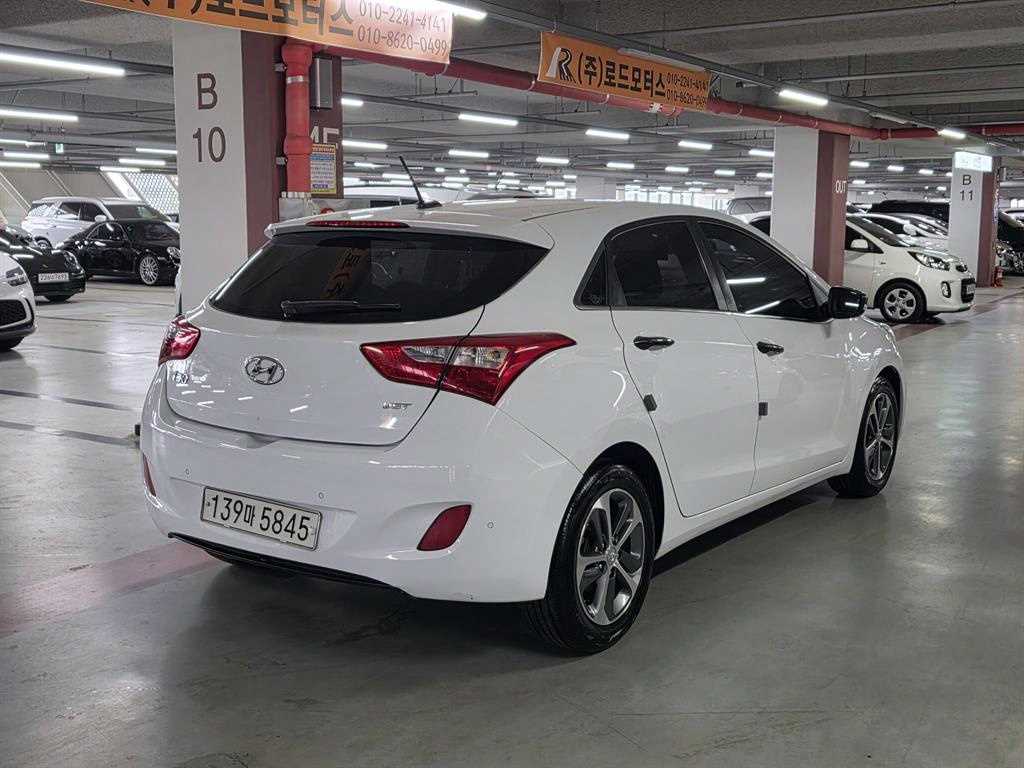 HYUNDAI i30 - Vista 3