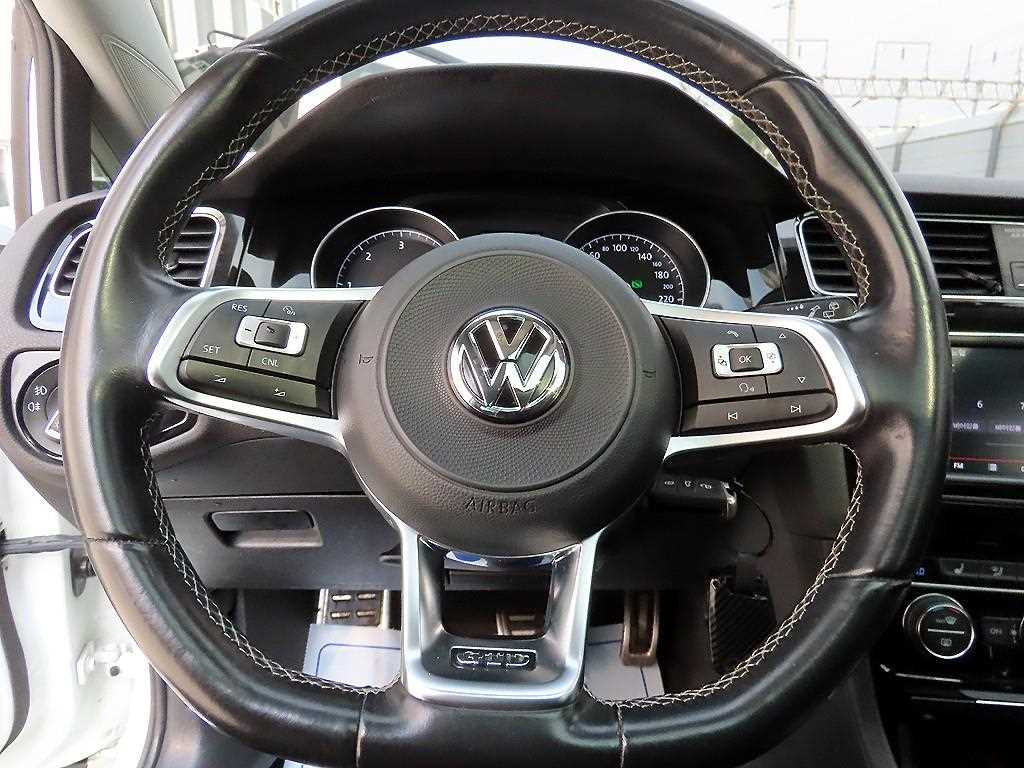 Volkswagen Golf - Vista 8