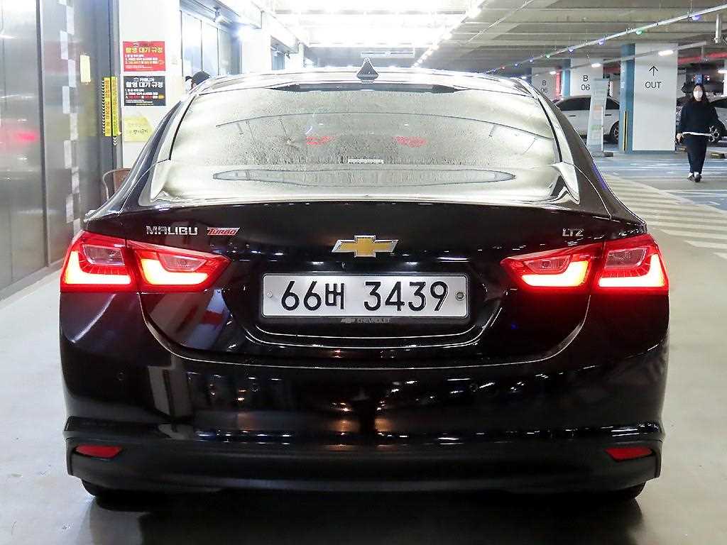 Chevrolet Malibu - Vista 5