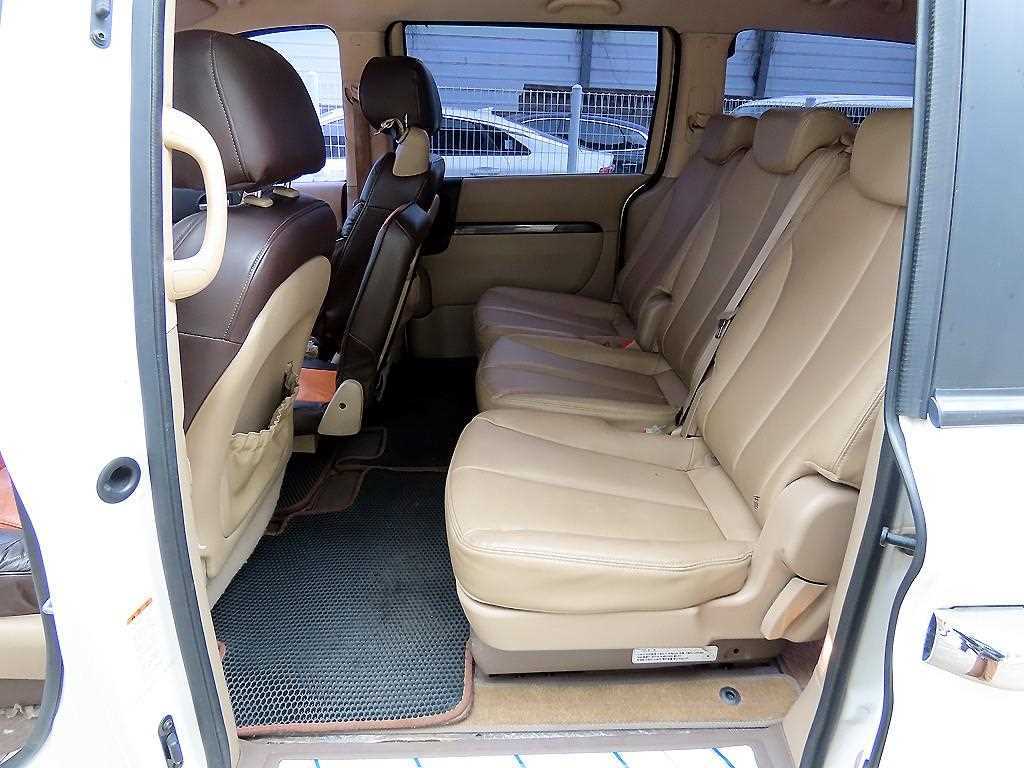 KIA Carnival - Vista 6