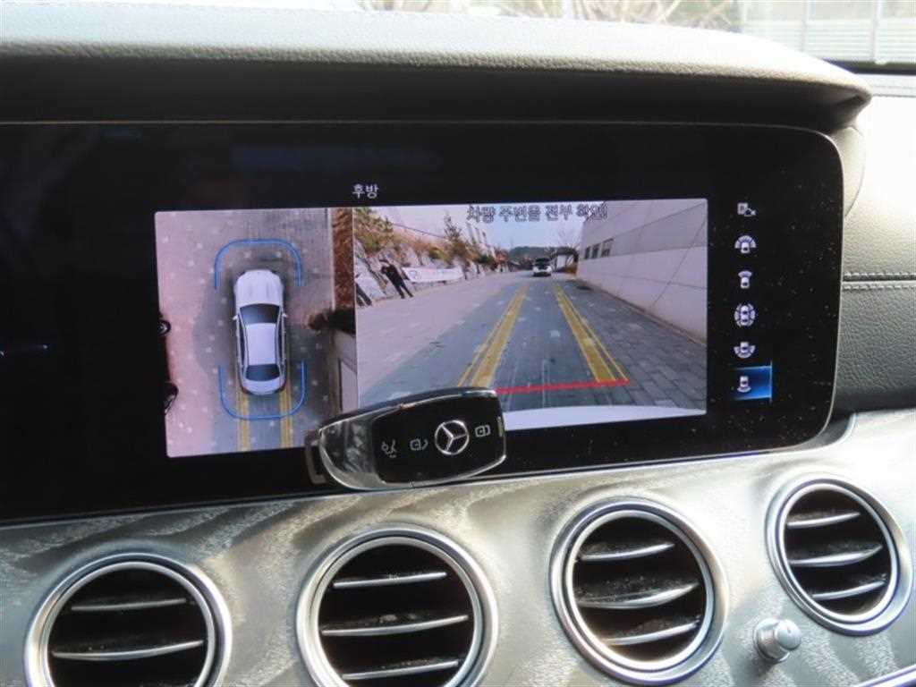 Mercedes Benz E class - Vista 9