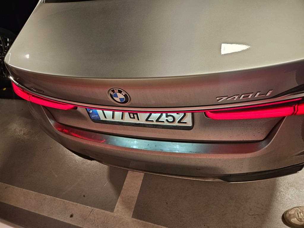 BMW 7 Series - Vista 4