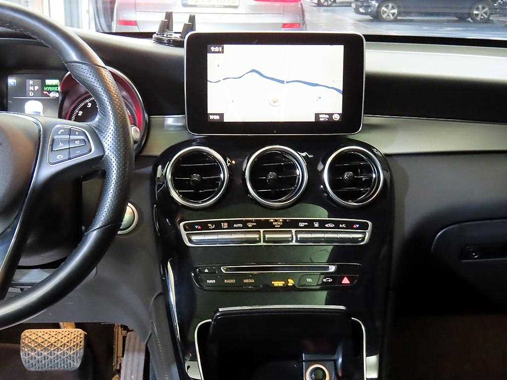 Mercedes Benz GLC Class - Vista 11