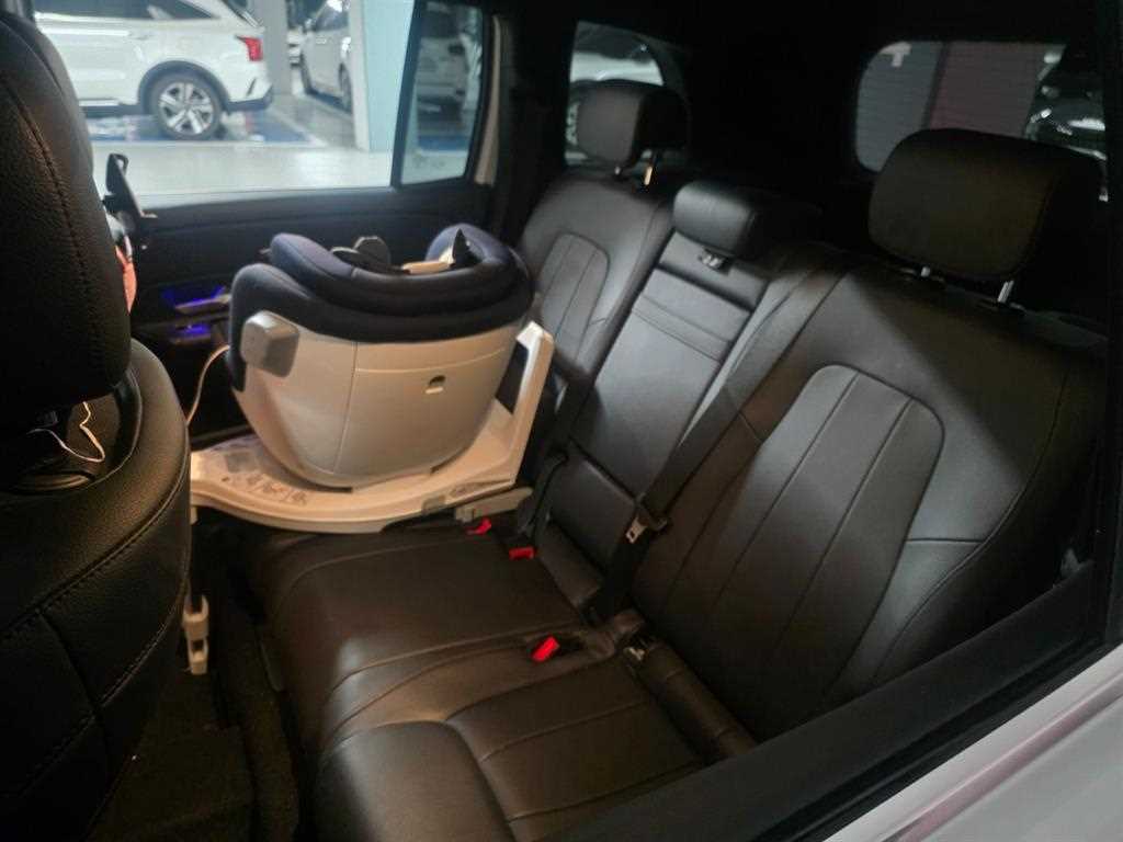 Mercedes Benz GLB Class - Vista 6