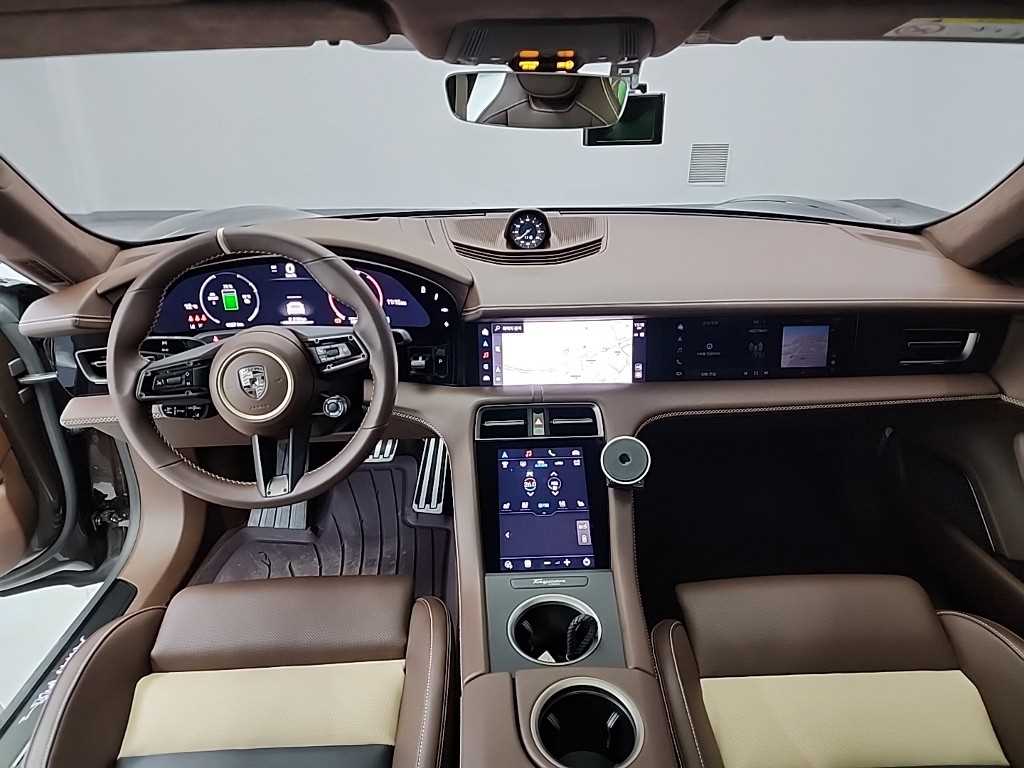 Porsche Taycan - Vista 7