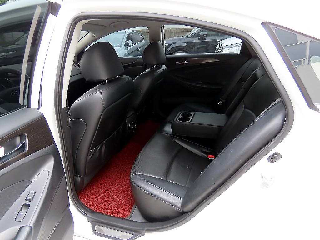HYUNDAI Sonata - Vista 8
