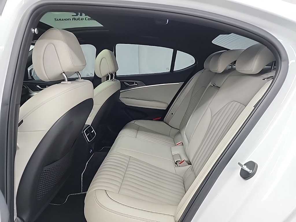 Genesis G70 - Vista 12