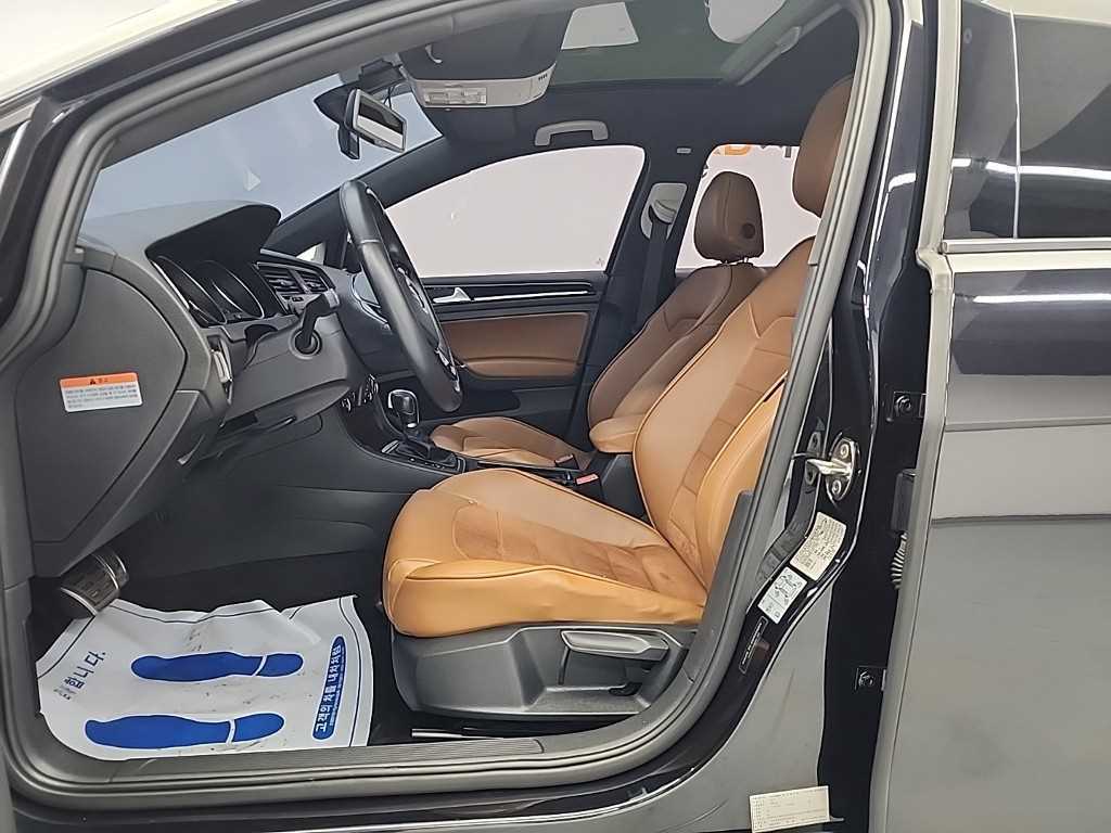 Volkswagen Golf - Vista 11