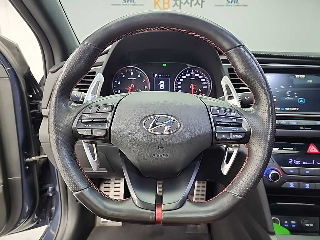 HYUNDAI Avante - Vista 9