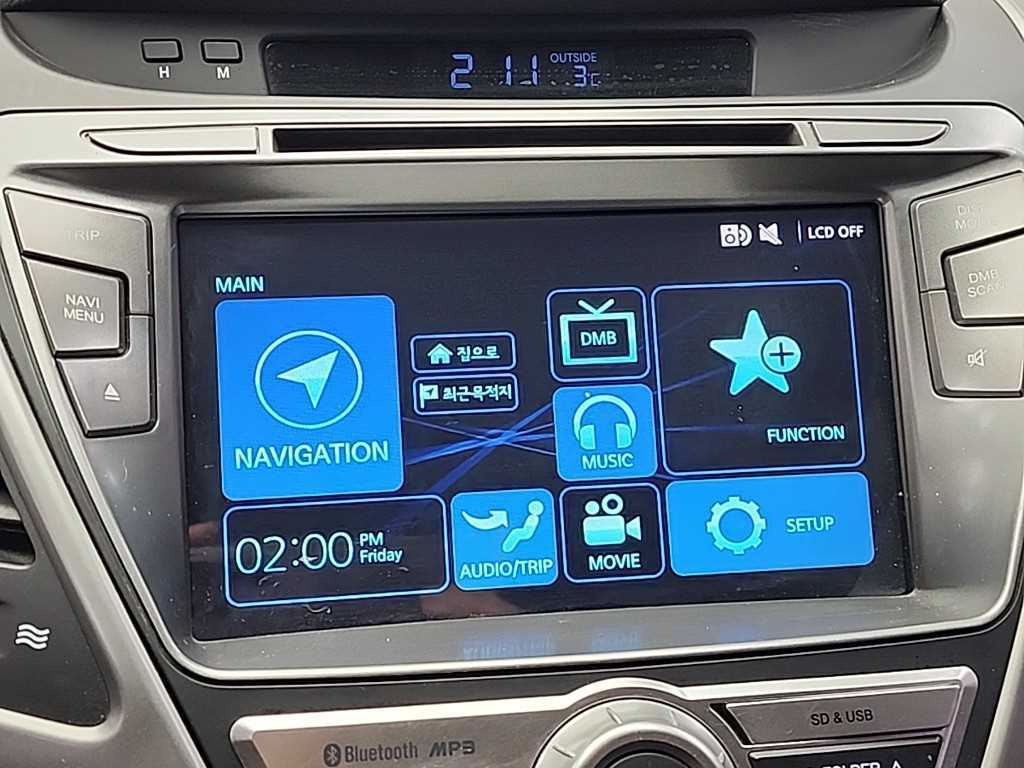 HYUNDAI Avante - Vista 12