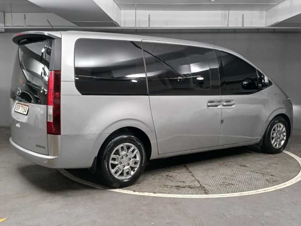 HYUNDAI Staria - Vista 4