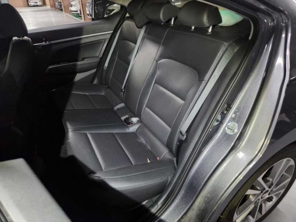 HYUNDAI Avante - Vista 12