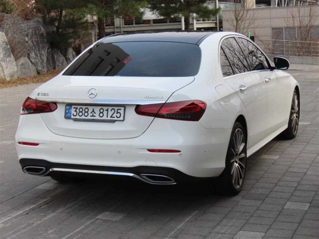 Mercedes Benz E class - Vista 3