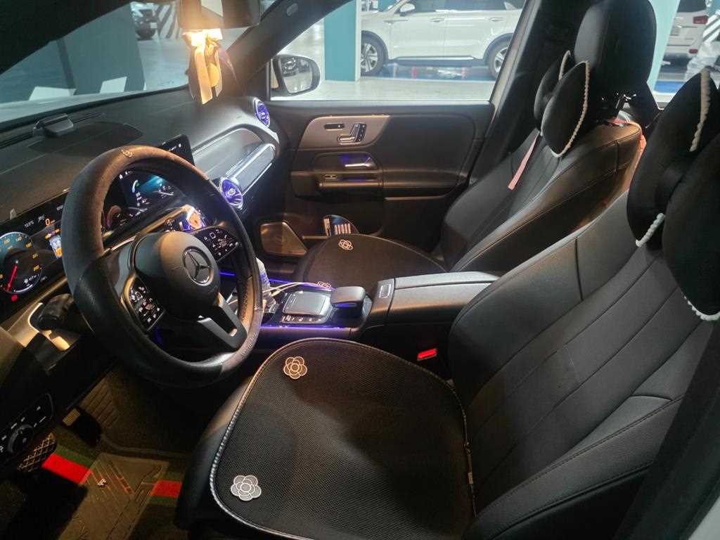 Mercedes Benz GLB Class - Vista 7