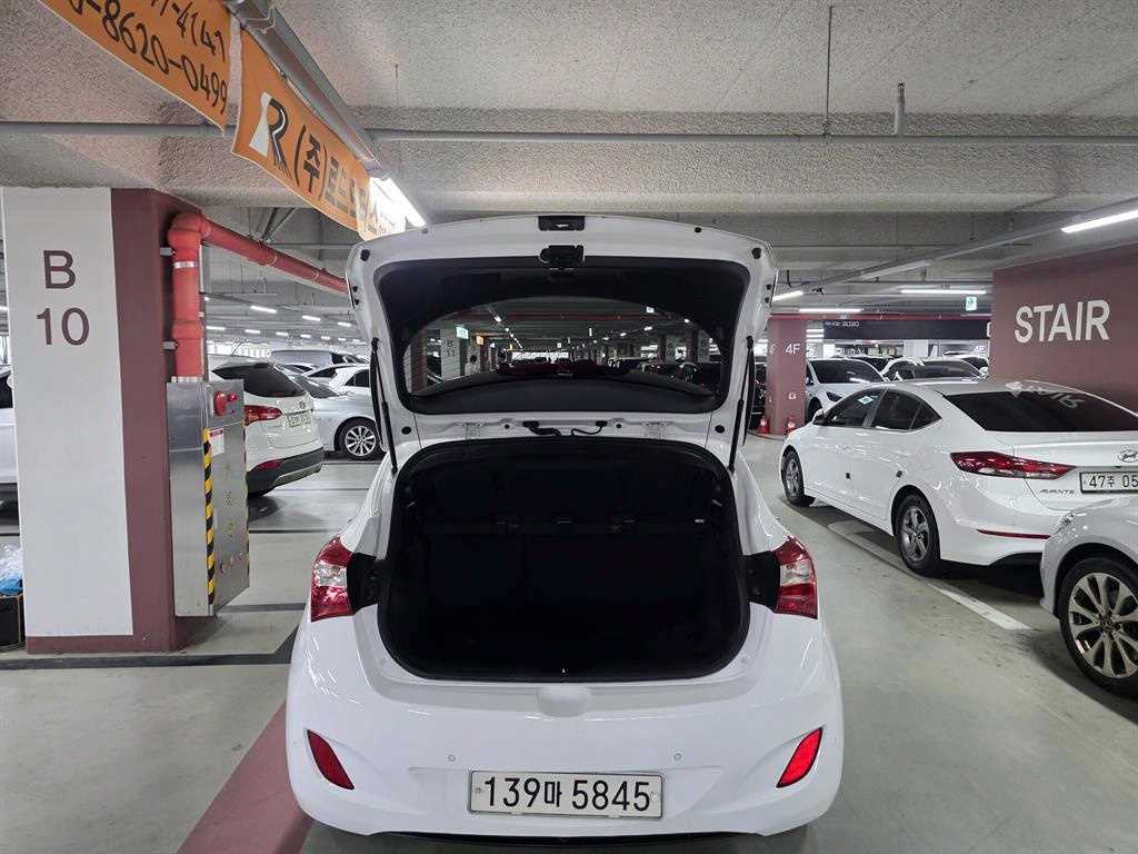 HYUNDAI i30 - Vista 6