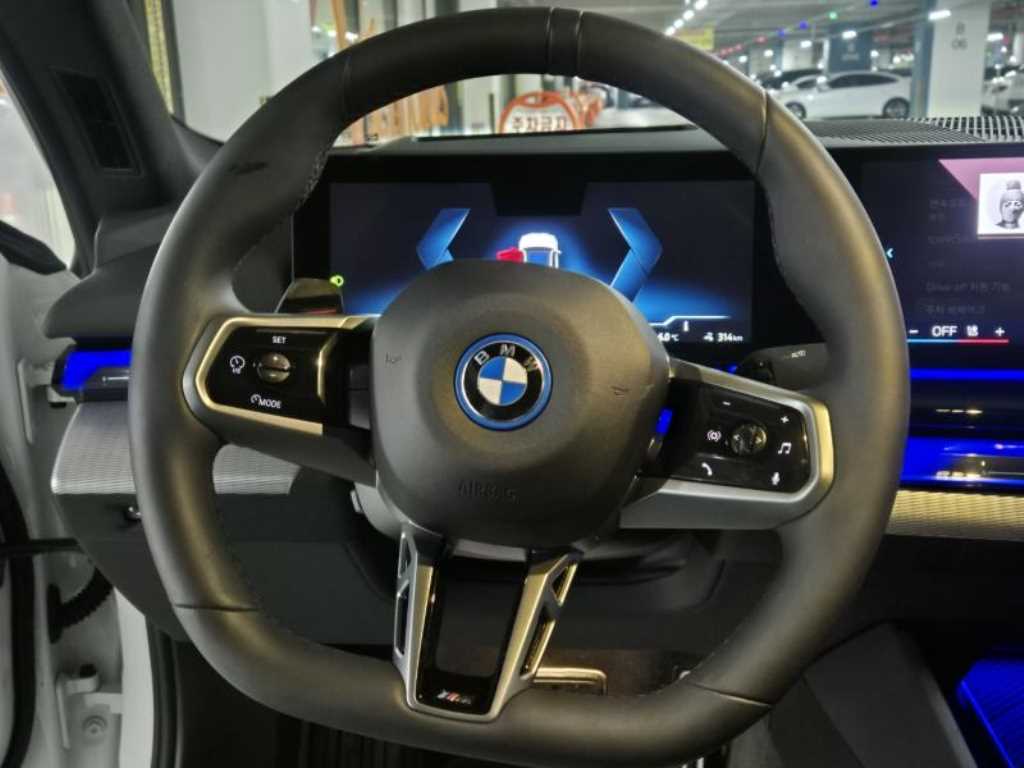 BMW i5 - Vista 12