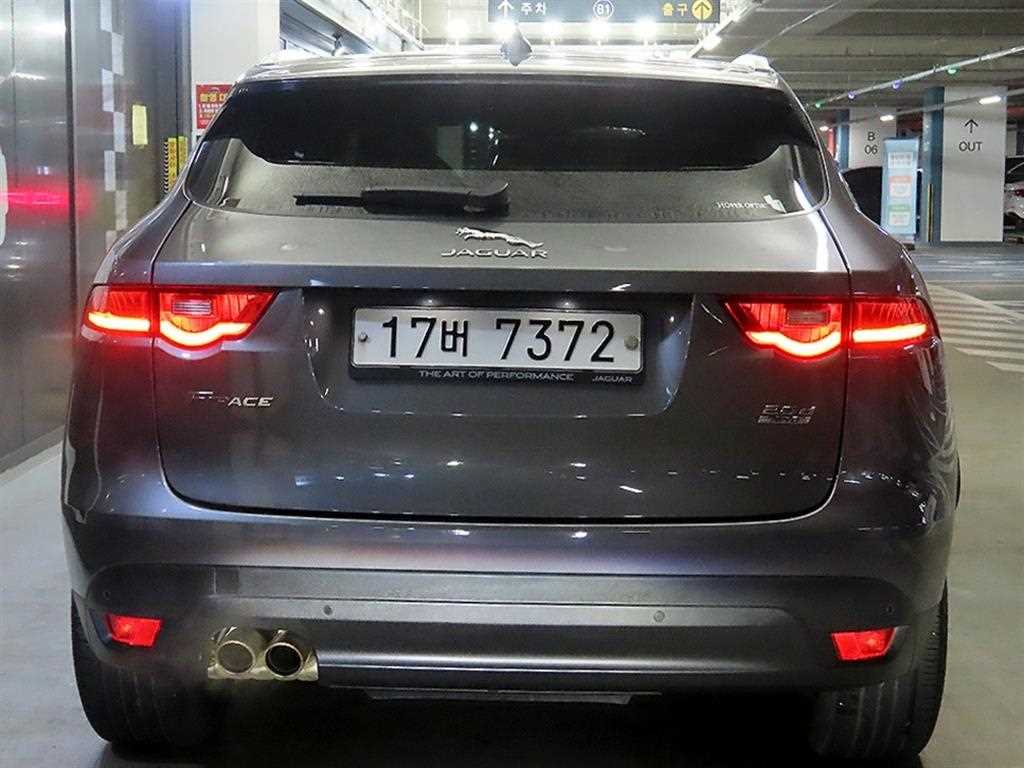 Jaguar F-PACE - Vista 5