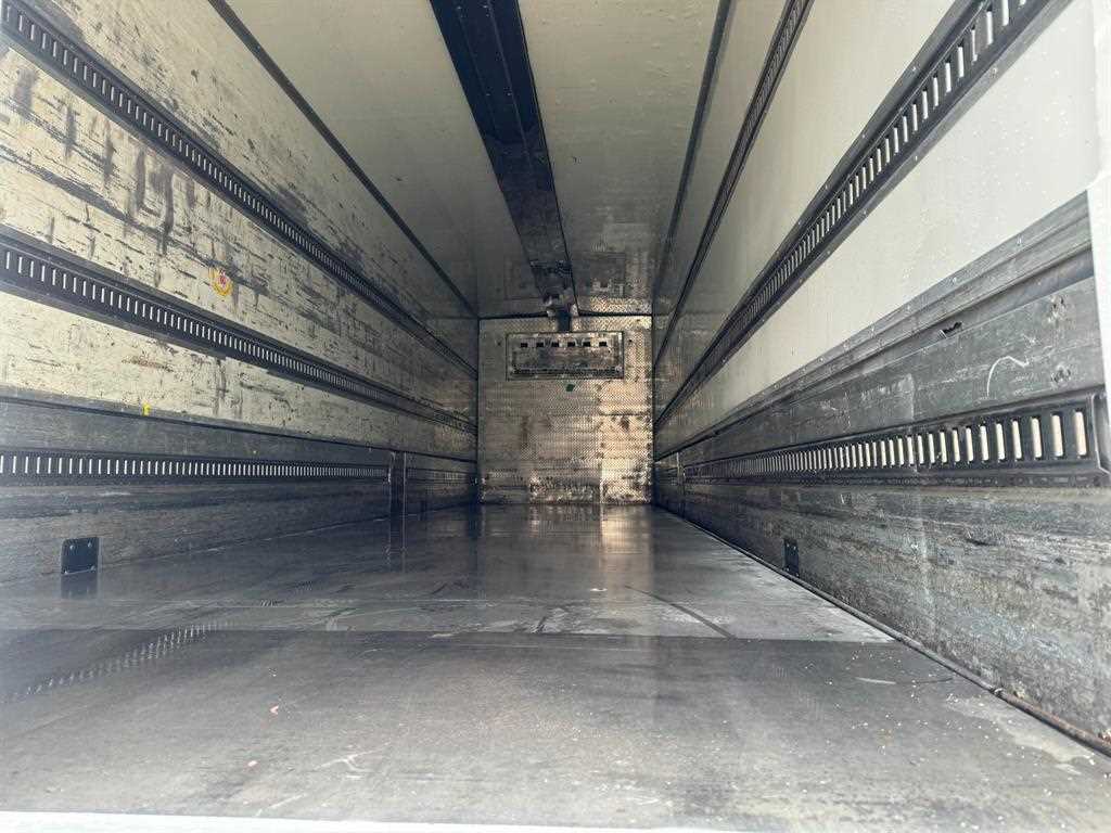 medium and large cargo truck - Vista 7