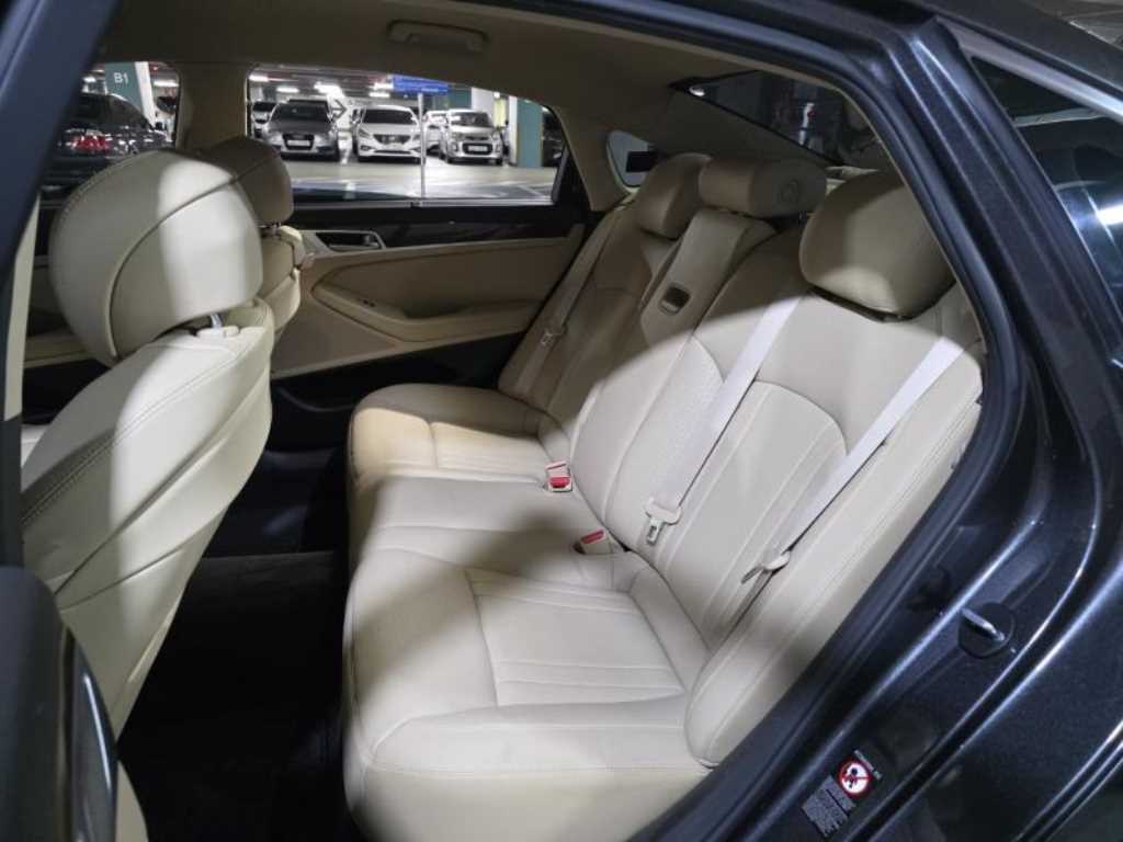 Genesis G80 - Vista 9