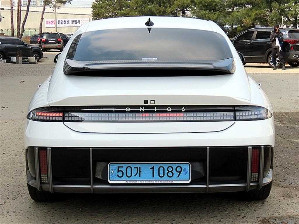 HYUNDAI Ioniq 6 - Vista 4