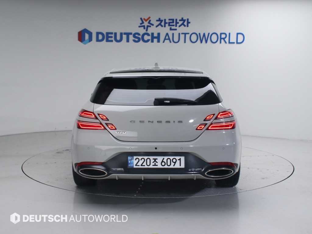 Genesis G70 - Vista 4