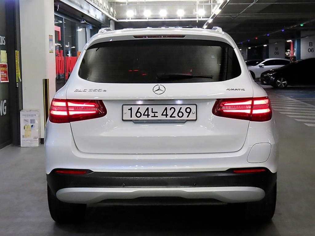 Mercedes Benz GLC Class - Vista 5