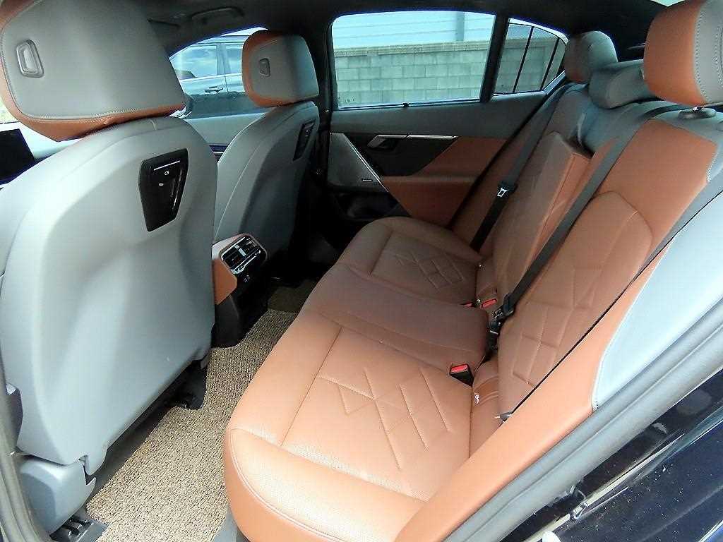 BMW 5 Series 2025 Negro - Importación desde Corea - HF Imports Iquique - Foto 20