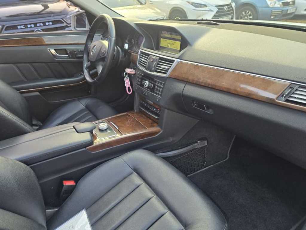 Mercedes Benz E class - Vista 8