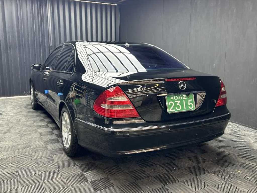 Mercedes Benz E class - Vista 4