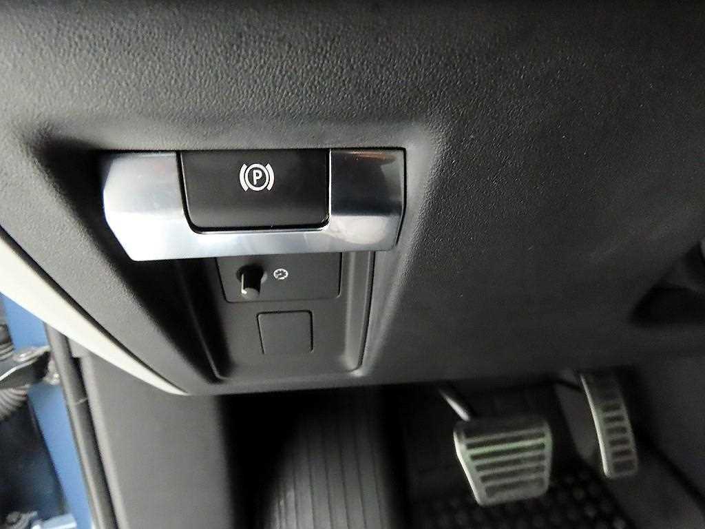 Land Rover Defender - Vista 12