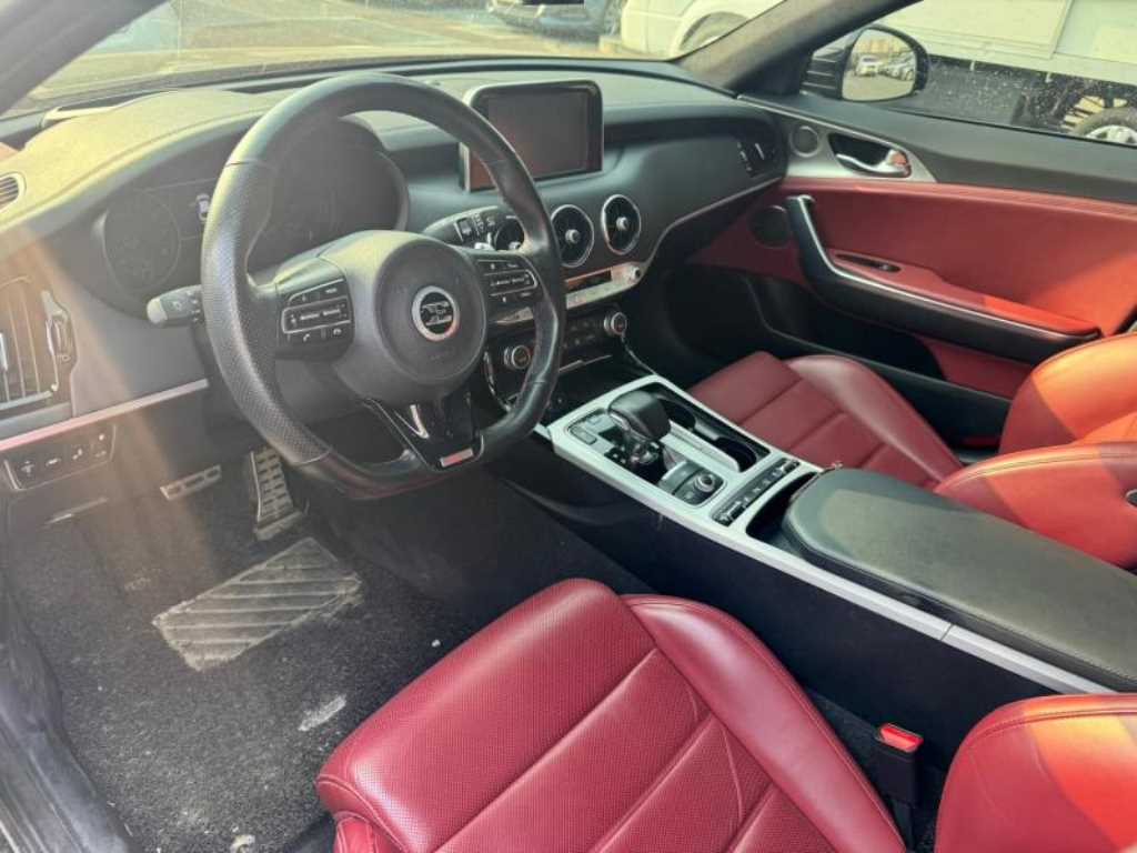 KIA Stinger - Vista 4