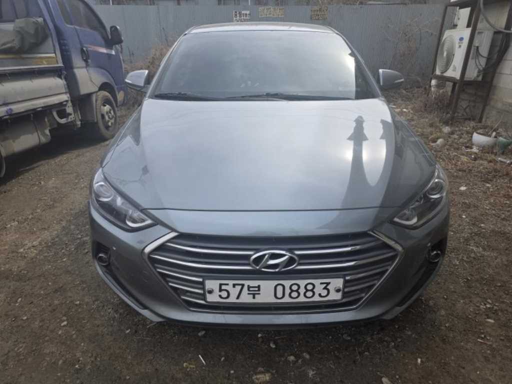 HYUNDAI Avante - Vista 2