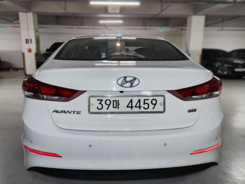 HYUNDAI Avante - Vista 2
